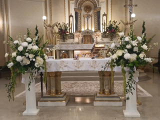 wedding flower compositions by Green Village Flowers, Joliet IL